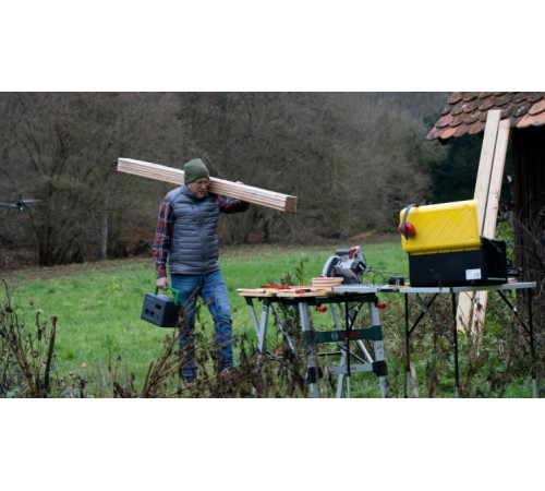 Портативна електростанція Schneider Electric OffGrid Portable Power Station 730, 700 Вт, 738 Вт/год, Wireless Charge (PPS730-GR)