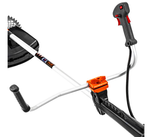 Кущоріз CN650FAV 1,8кВт/2,5к.с., жостк.вал, ніж для заростей+ніж+кос.головка Tap&Go