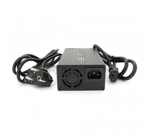 Зарядний пристрій для акумуляторів LiFePO4 12V(14,6V),4S,15A, роз'єм С13,137x90x50mm Зарядний пристрій для акумуляторів LiFePO4 12V(14,6V),4S,15A, роз'єм С13,137x90x50mm